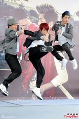 组图：Dream Girls性感站台 小宇宙大跳求爱舞