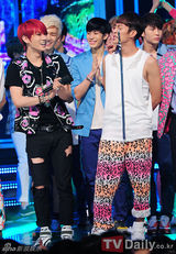 组图：BEAST凭《美丽的夜晚》获MCountdown三冠王