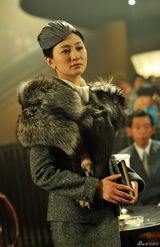 幻灯图：李小冉《东风雨》化身社交名媛亮相歌舞厅