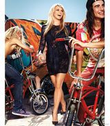 组图：布兰妮登芭莎封面 回归素雅沉浸炫彩世界