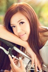 组图：周韦彤清新迷人宛若邻家女孩