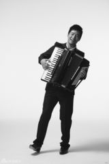 组图：郭晓冬《钢的琴》亮出乐器真把式