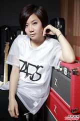 组图：卢凯彤感激黄耀明鼓励 个唱创新视觉效果