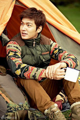 组图：李敏镐新西兰拍写真 爽朗笑容展阳光魅力