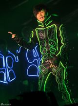 高清图：林俊杰上海开个唱 劲歌热舞大秀肌肉