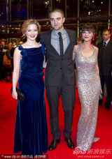 组图：《漂亮朋友》首映 克里斯蒂娜似银色美人鱼