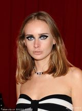 组图：奥斯卡艾滋基金派对 众女星亮相