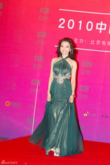 高清组图：张靓颖受时尚界青睐 惊艳亮相时尚大典