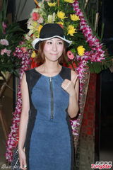 组图：钟嘉欣热力开唱 陈慧琳担任嘉宾