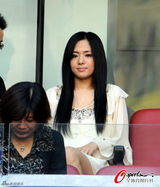 组图：苍井空现场观看李娜比赛 发微博加油鼓劲