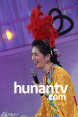 组图：谢娜大咖秀扮女儿国国王与维嘉演狗血戏