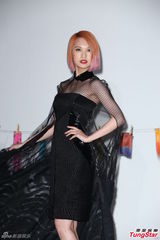 组图：小S杨丞琳同性暧昧 激情互摸挑逗尺度大