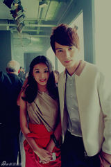 组图：徐正曦亮相服装秀潇洒帅气