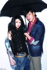 高清图：何润东大S玩朋克风 冷酷野性不失柔情