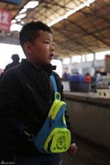 组图：《爸爸去哪儿》难度升级 小朋友独立买菜