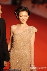 幻灯图：上海电影节开幕 大S纱裙妩媚明艳动人