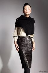 组图：殷桃秋冬写真曝光 散发温暖知性气质