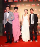 组图：李晨荣膺先锋人物称号 引领星尚红毯新风尚