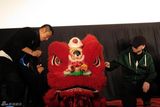 组图：邵兵重庆宣传《非2》 与冯导龙头点睛迎新年