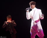 组图：李克勤上海开唱看台失火