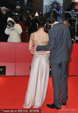 幻灯图集：《口哨》首映 导演赛尔班携主演亮相