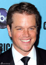 幻灯图：电影艺术奖致敬马特达蒙 赛隆捧场秀礼服