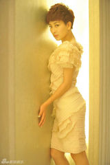 高清图：马苏再曝梦幻写真 彰显甜美女人味