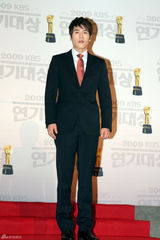 高清组图：韩国群星汇聚KBS电视台颁奖礼