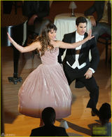 组图：米雪儿与达伦忘情热舞 动作销魂看呆观众