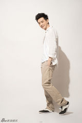 组图：刘智扬纯白色系写真干净帅气