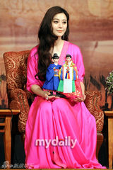 组图：《杨贵妃》釜山发布会 范冰冰粉裙抢眼