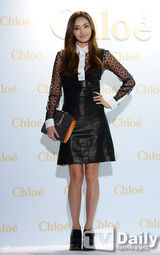 组图：李妍熙等靓装拼性感 韩彩英恢复曼妙身材