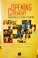 幻灯图集：余男和《朗读者》导演同写书法祝福