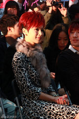 组图：石小群时尚造型亮相光线型男北京见面会