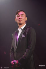 组图：黎明香港开唱陈小春任嘉宾 甄子丹助阵捧场