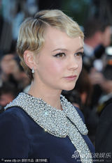 幻灯图集：乔治-卢卡斯杨紫琼捧场《华尔街2》首映