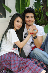 组图：田馥甄拍新歌MV与男主角秀恩爱