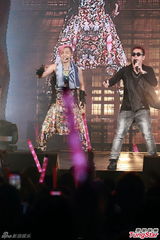 组图：罗志祥香港开唱 谭咏麟相挺当和事佬