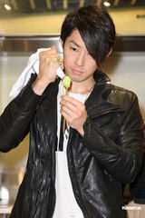 组图：吴建豪首次做巧克力 对曾之乔印象很新鲜