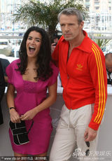 幻灯图集：《人与神》记者会 导演主演断背吻