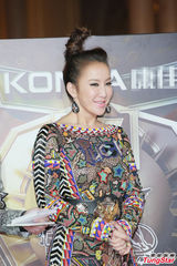 组图：榜中榜小贝贴面女主播 EXO-M西装俊朗