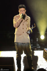 组图：香港唱片销量大奖 汪明荃郑少秋携手献唱