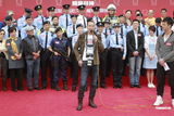 组图：《女警爱作战》开机谢天华扮记者拍照