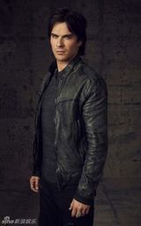 组图：《吸血鬼日记》发全员角色照 妮娜红裙抢镜