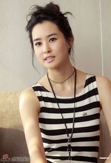 高清组图：韩星李多海五官精致 香港行秀美腿 