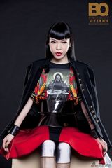 组图：吴莫愁连登杂志封面 气场大片展自信之美