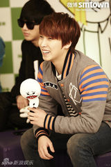 组图：SJ在线对话粉丝预热个唱 帅酷搞怪爆料