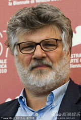 高清图：影片《激情》记者会 克里斯蒂安娜大派香吻