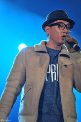 高清组图：巨星云集慈善中华行 陈小春婚后首献唱