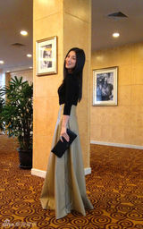 组图：朱珠潮流街拍曝光 俏美知性皆相宜